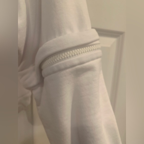 Fendi Logo Embroidered Cropped Sweatshirt - Picture 11 of 12